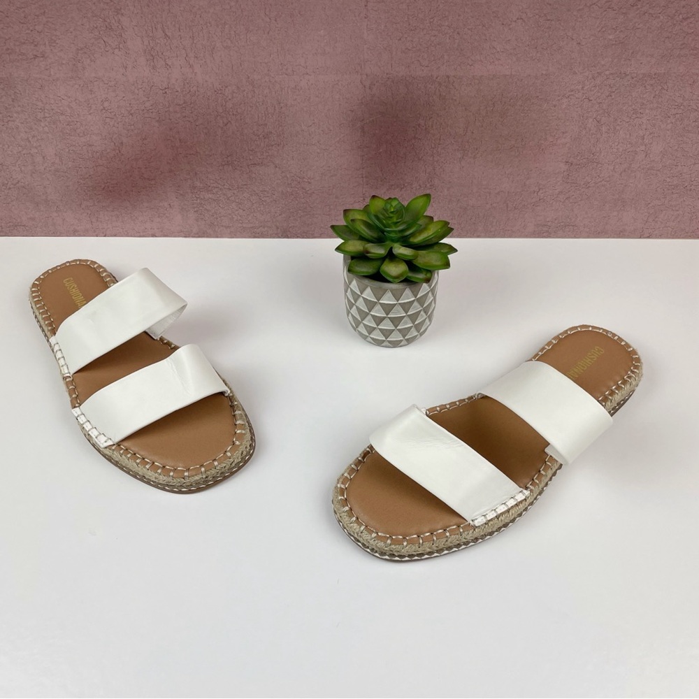 Cushionaire White Tan Slip On Sandals Flat Shoes Women 8.5M Bhendi Summer